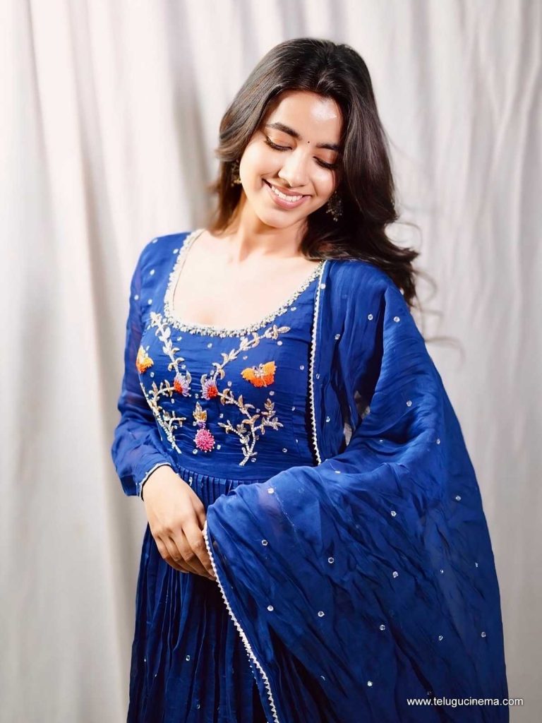 shivani photos 301025 01