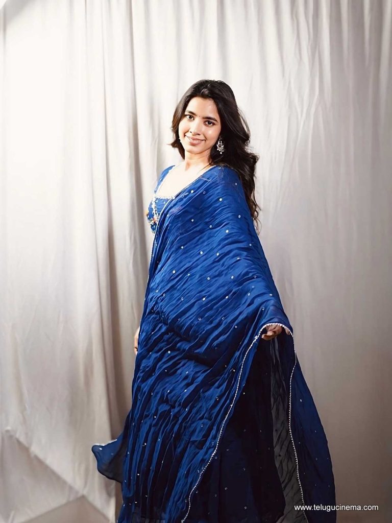 shivani photos 301025 03