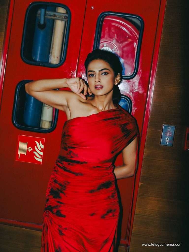 shraddhasrinath photos 311025 01