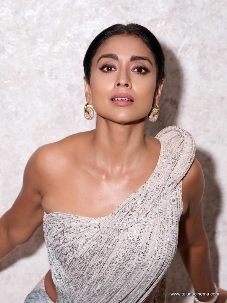 shriya photos 281025 03 1