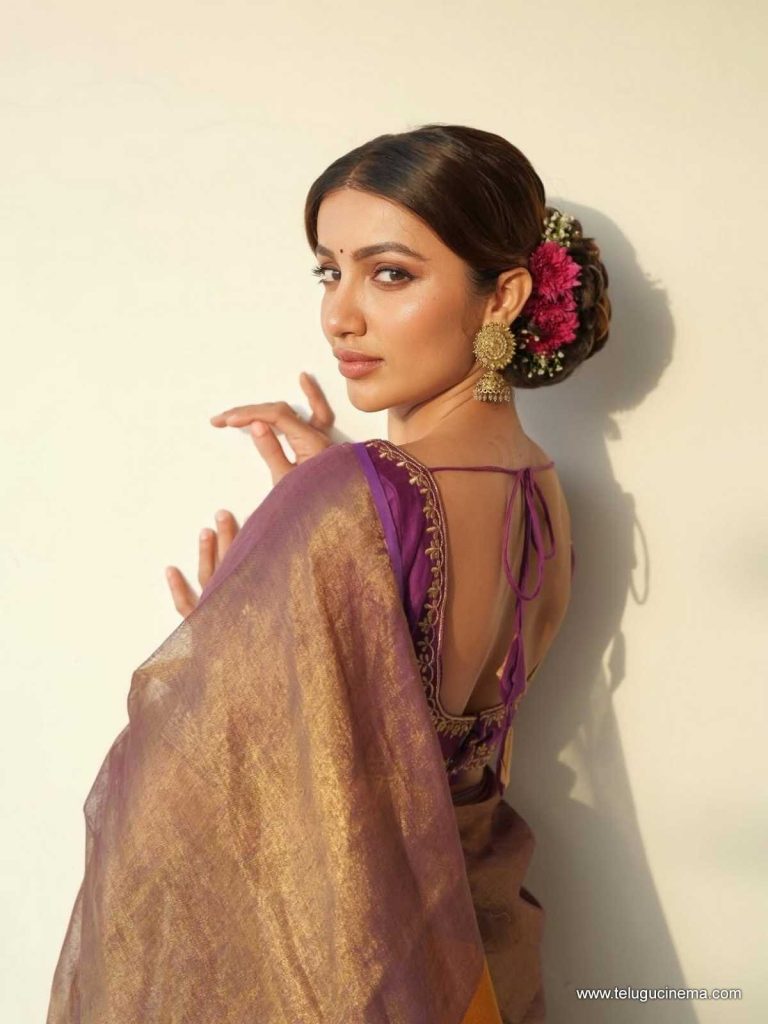 tejaswi photos 111025 03