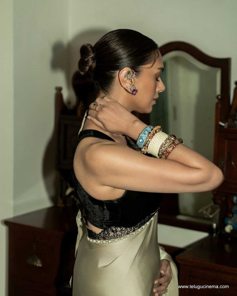 aditi stills 131125 08