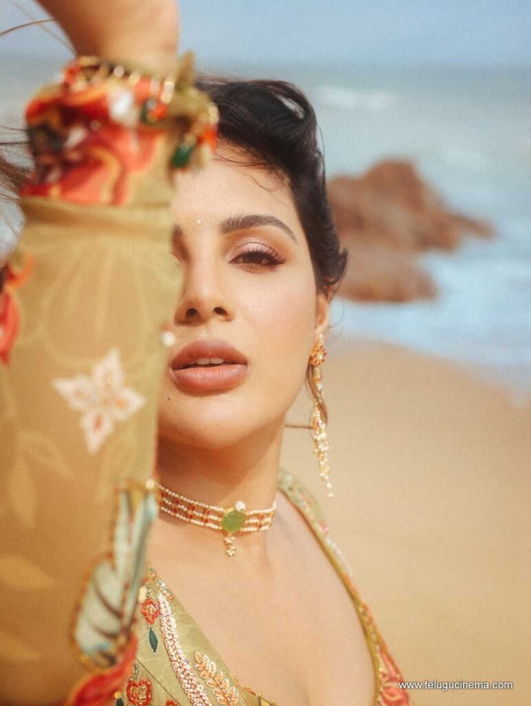 aishwaryamenon photos 12 11 25 10
