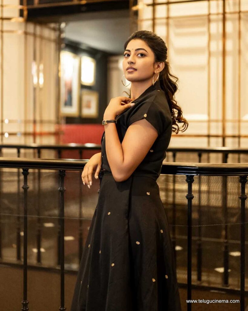 anandi stills 191125 02