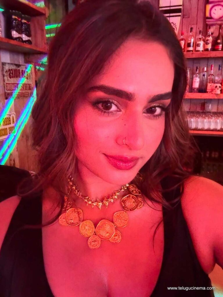 ayesha stills 181125 05
