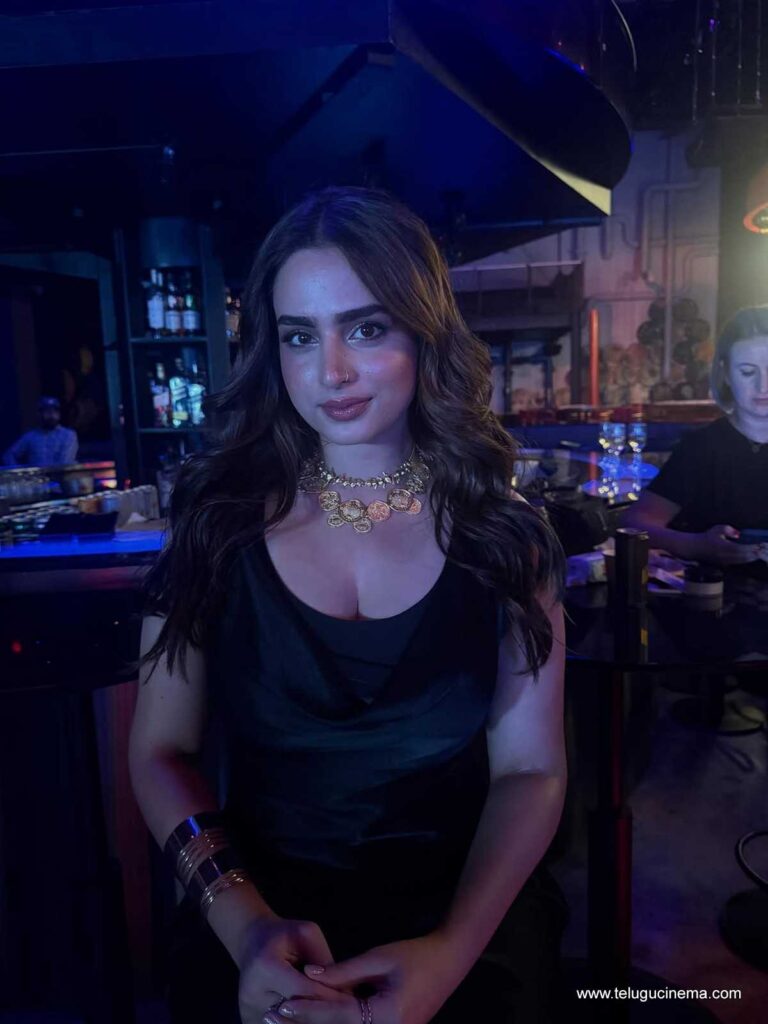 ayesha stills 181125 06