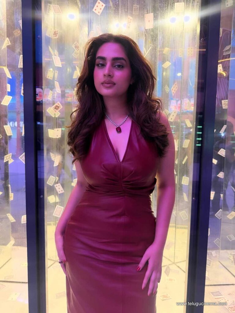 ayesha stills 181125 08