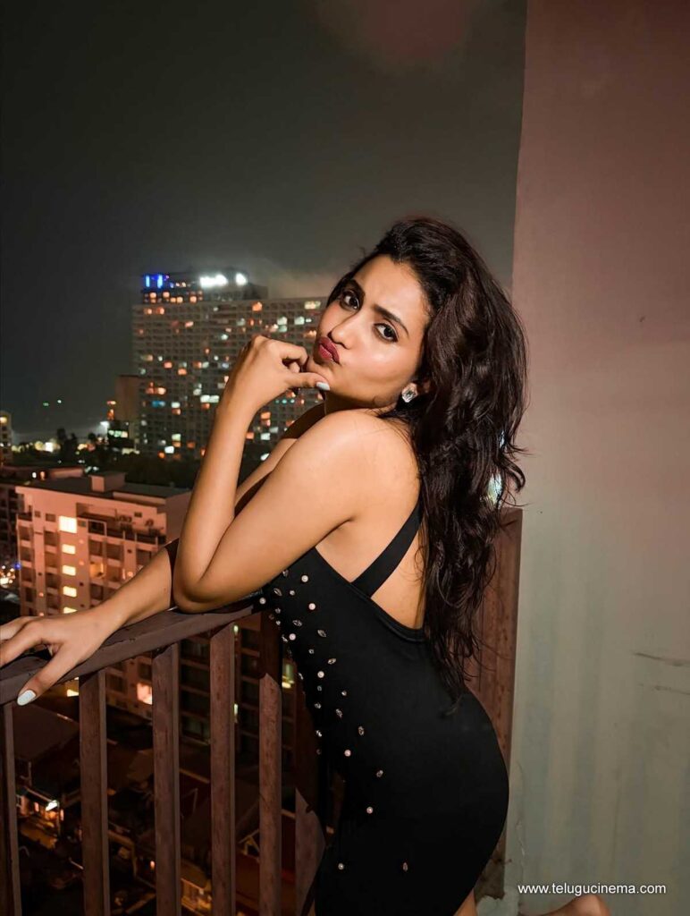 deepika stills 171125 07