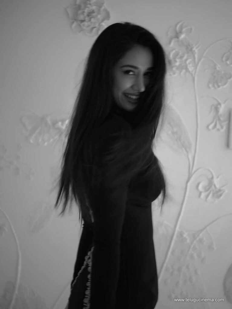 disha stills 291125 04