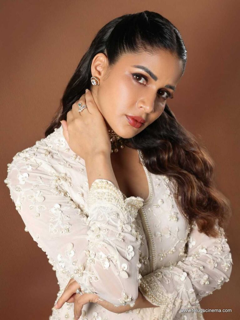 lavanya stills 141125 02