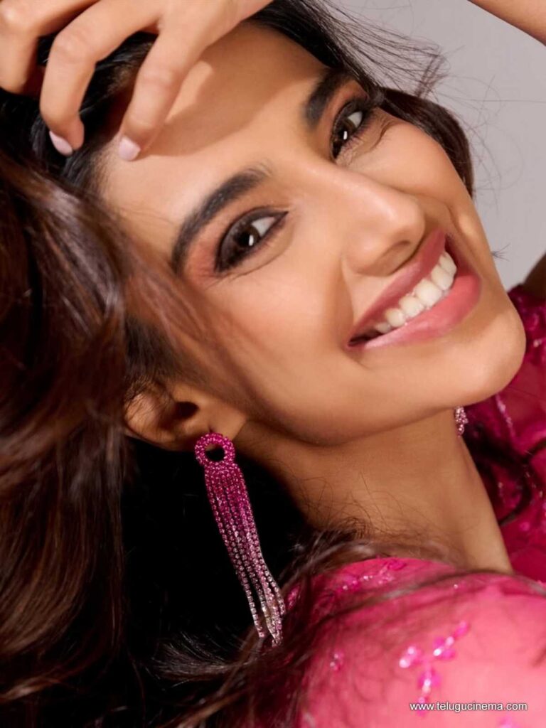 meenakshi stills 221125 04