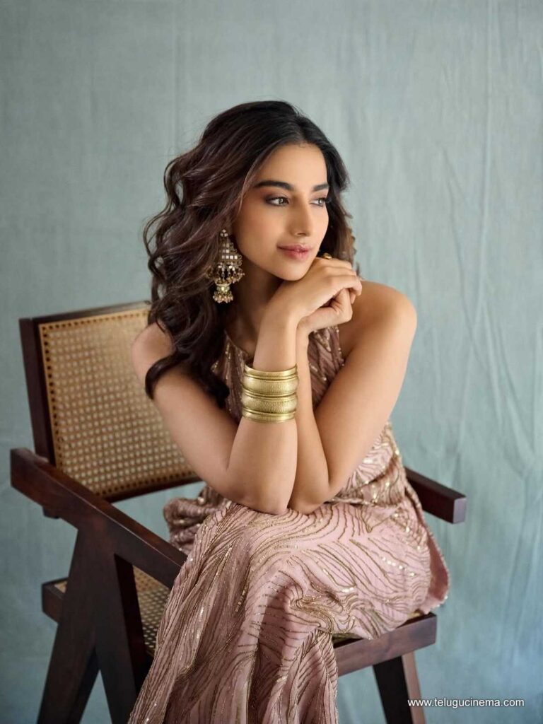 meenakshjii stills 191125 06