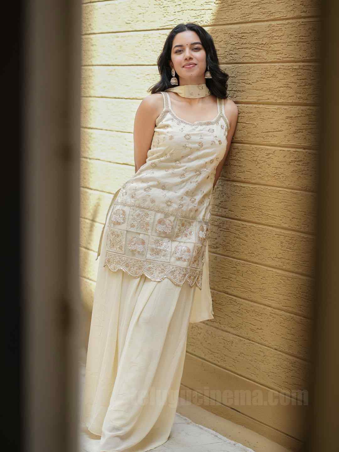 Moon soft look of Mirnalini Ravi! 1 Mirnalini Ravi