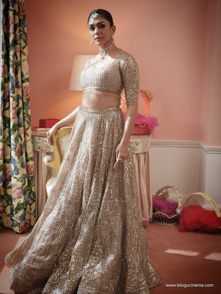 mrunal photos 12 11 25 06