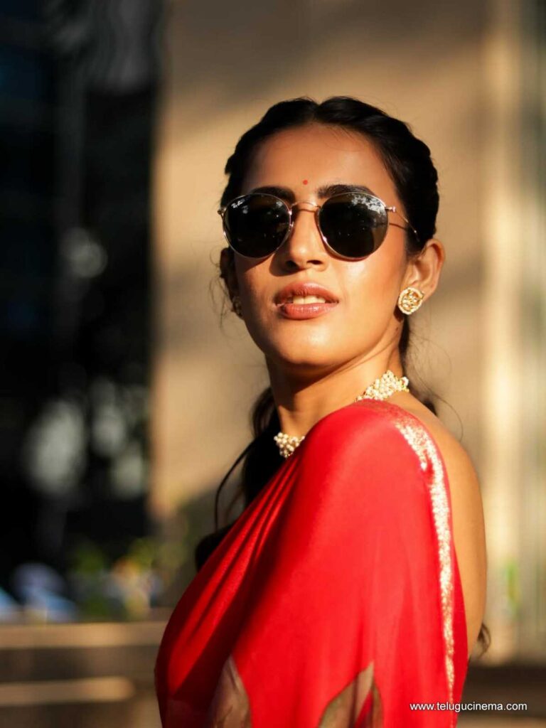 niharika stills 281125 02