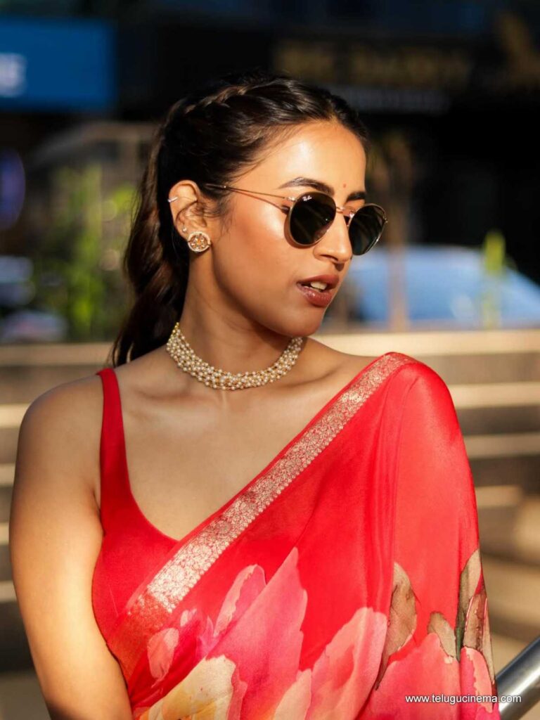 niharika stills 281125 03