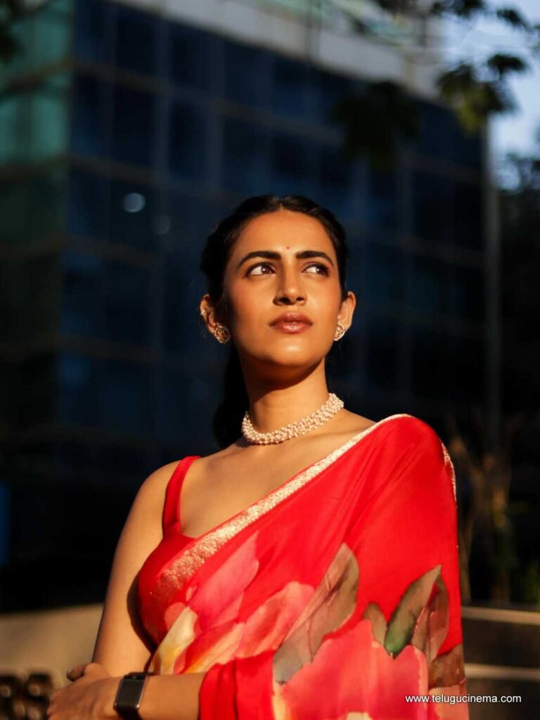 niharika stills 281125 04