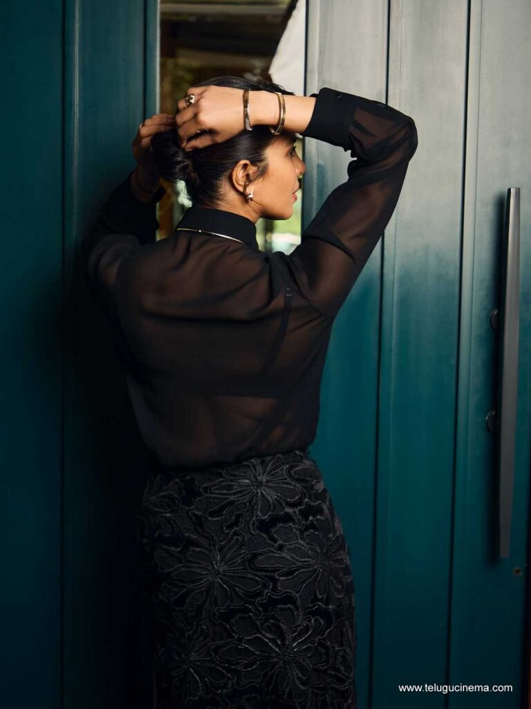 priyanka stills 181125 05