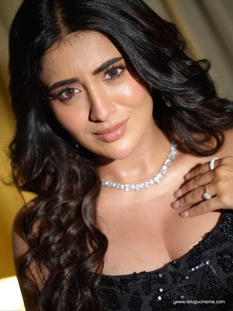 raashi stills 251125 05