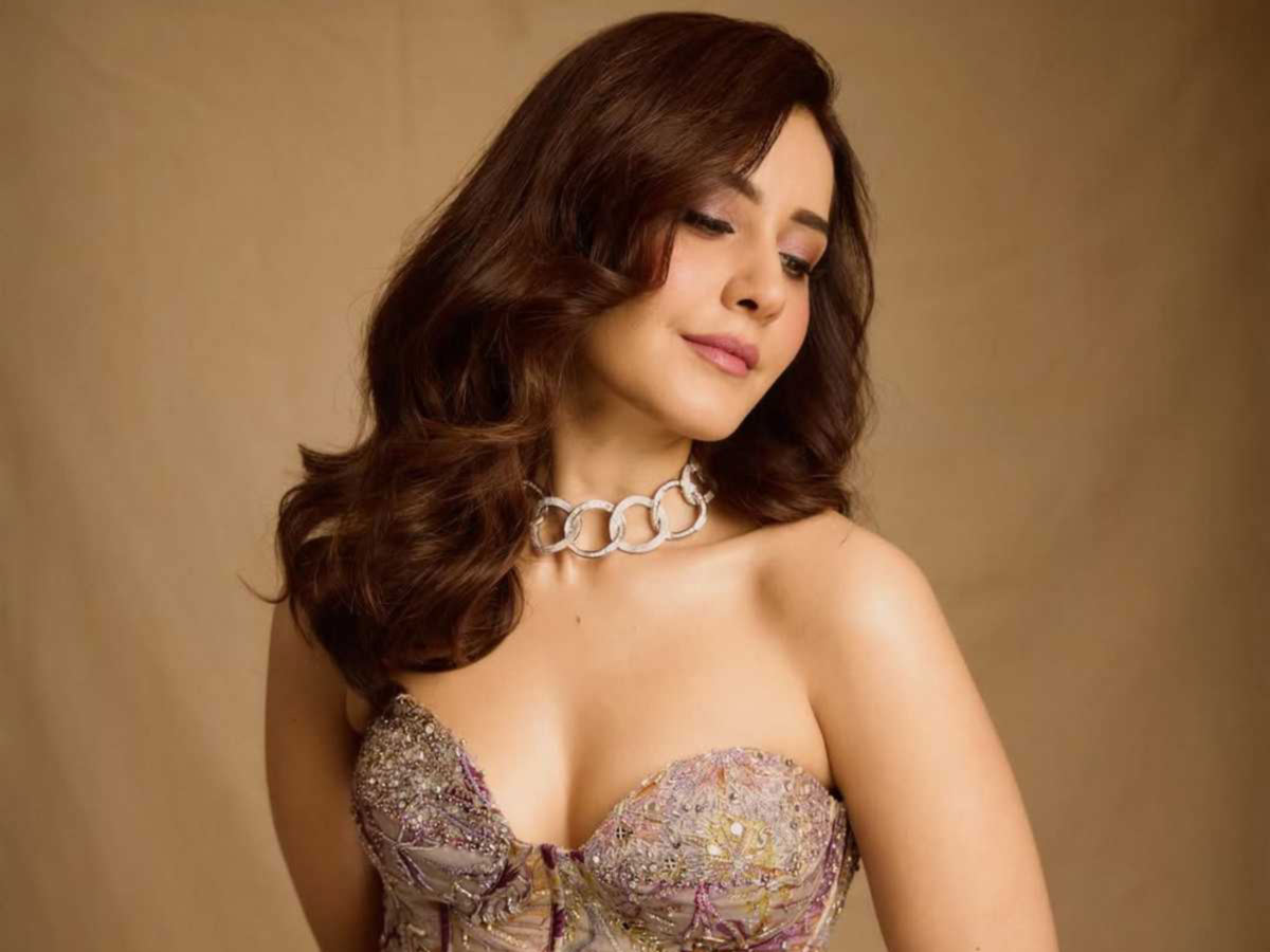 రాశి ఖన్నా నుంచి మరోటి వచ్చింది! 1 Raashi Khanna