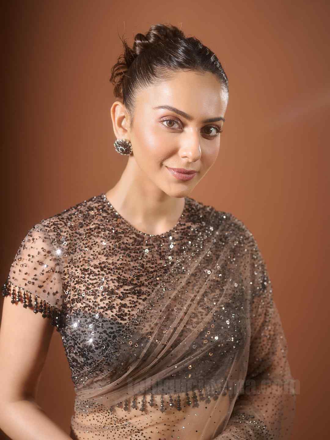 Rakul Preet Singh radiates with glowing skin