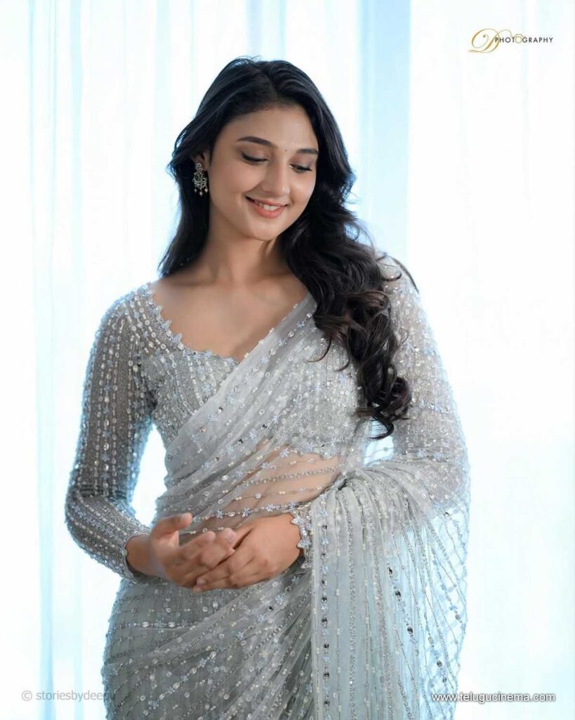 ritika stills 181125 03