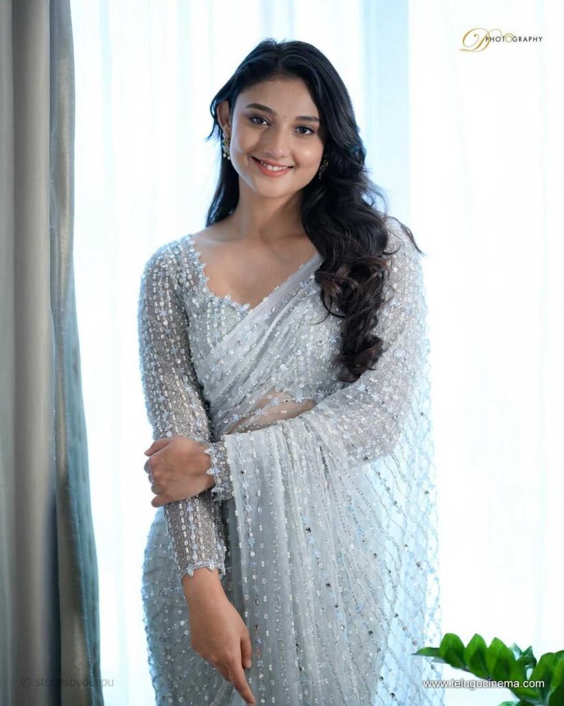 ritika stills 181125 04