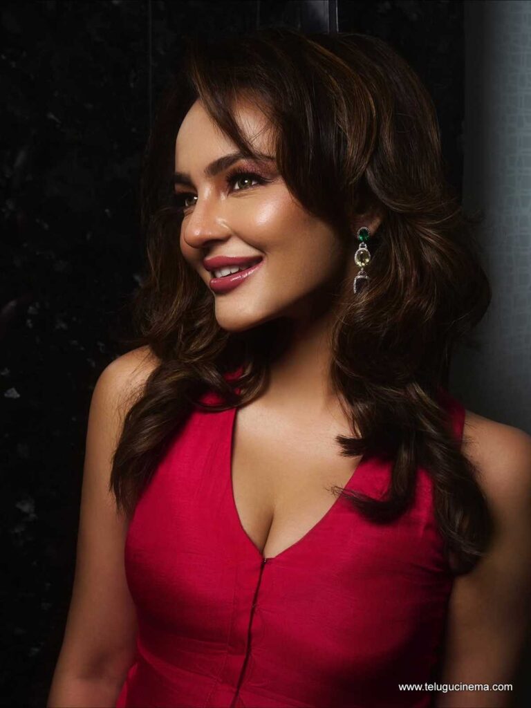seerath stills 211125 06