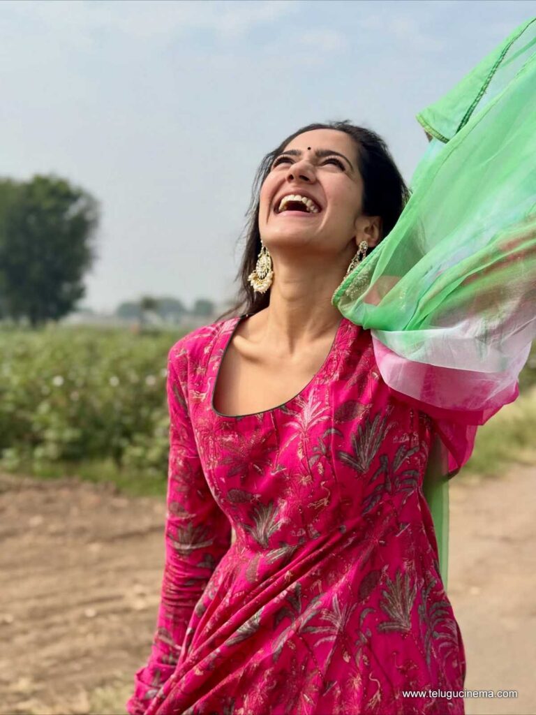 simran stills 241125 03