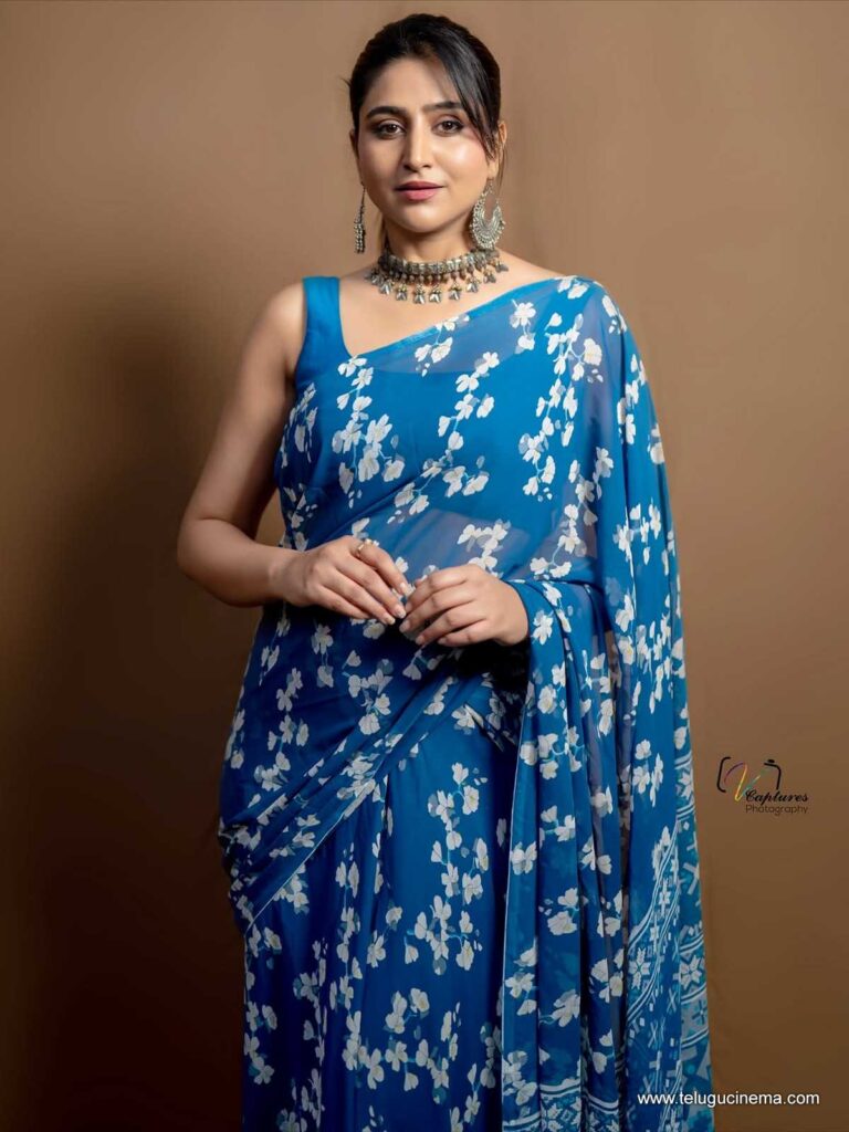 varshinil stills 191125 02