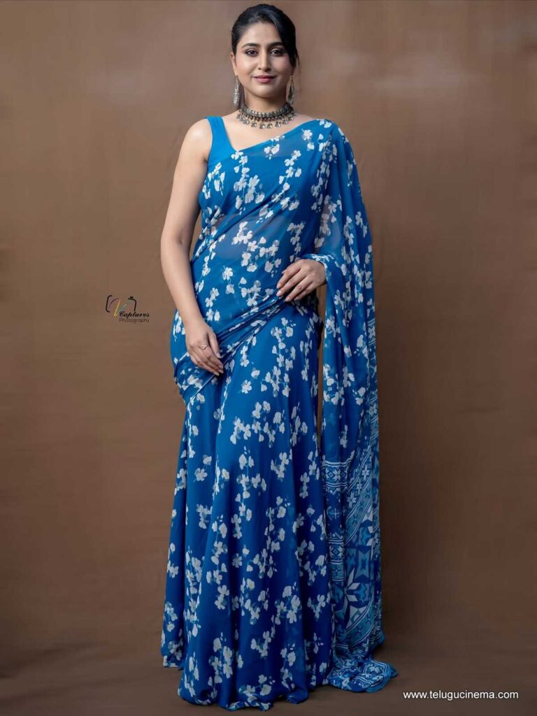 varshinil stills 191125 04