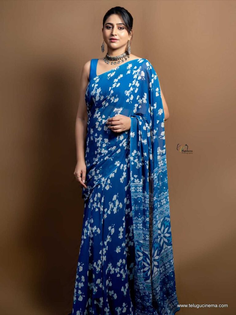 varshinil stills 191125 05