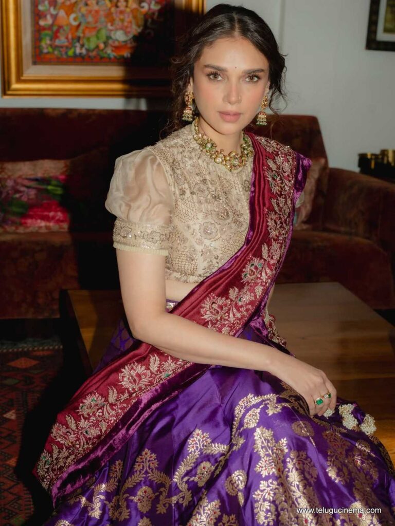 aditi stills 081225 02