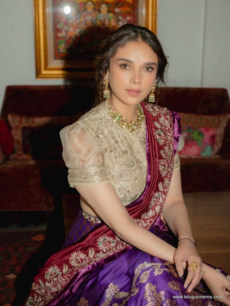 aditi stills 081225 05