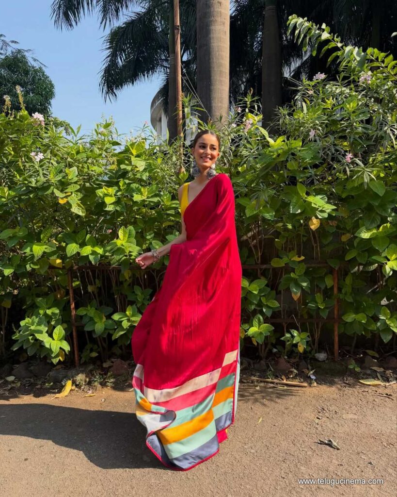 ananya stills 081225 05