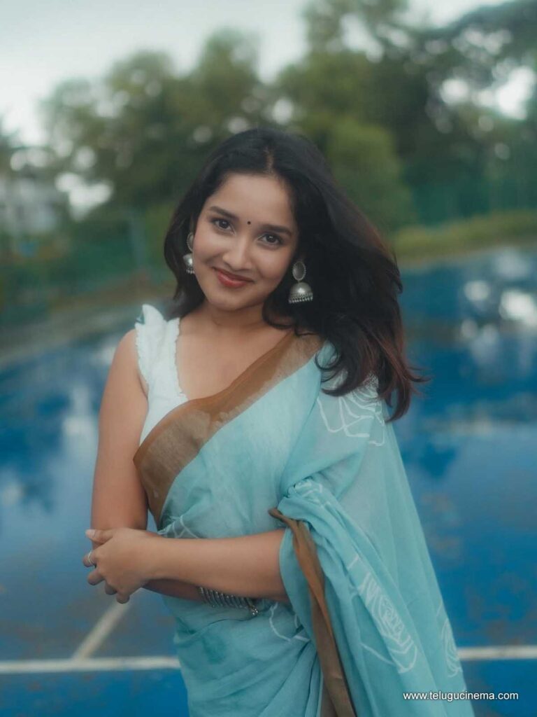anika stills 171225 01