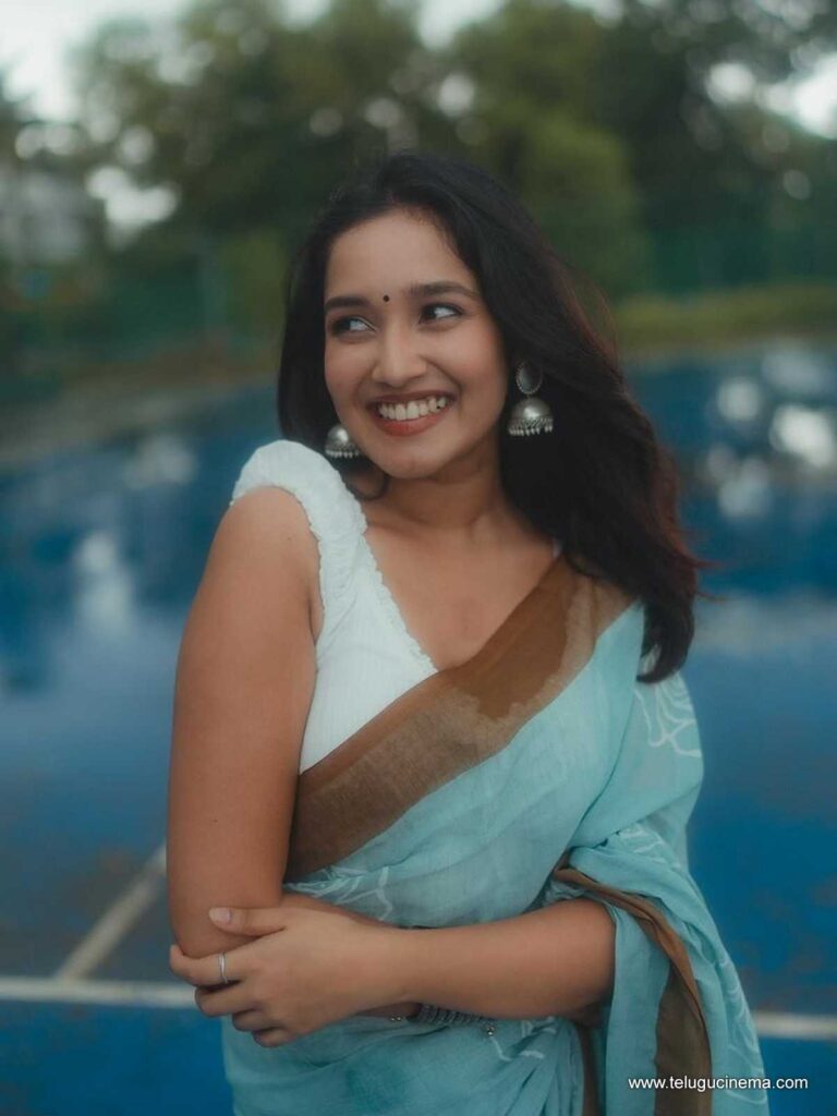 anika stills 171225 03