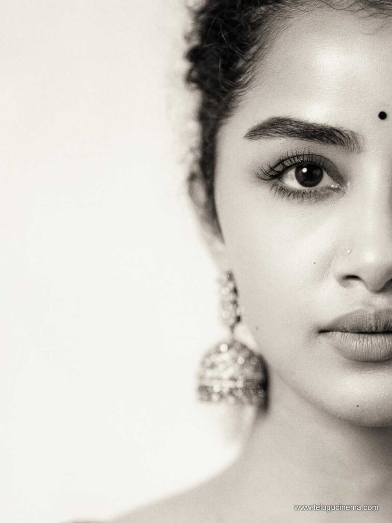anupama stills 111225 04