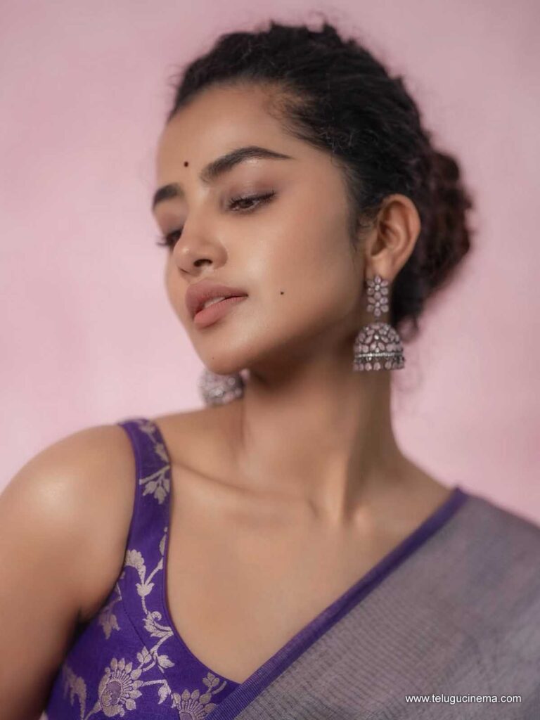 anupama stills 111225 06