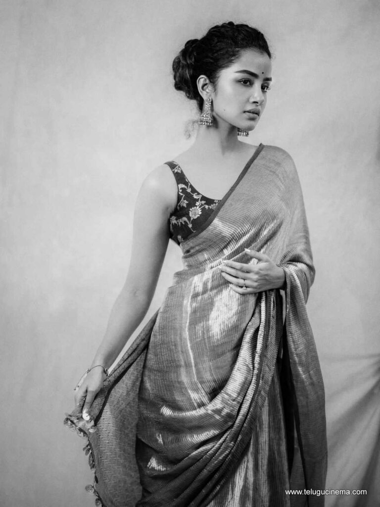 anupama stills 111225 07