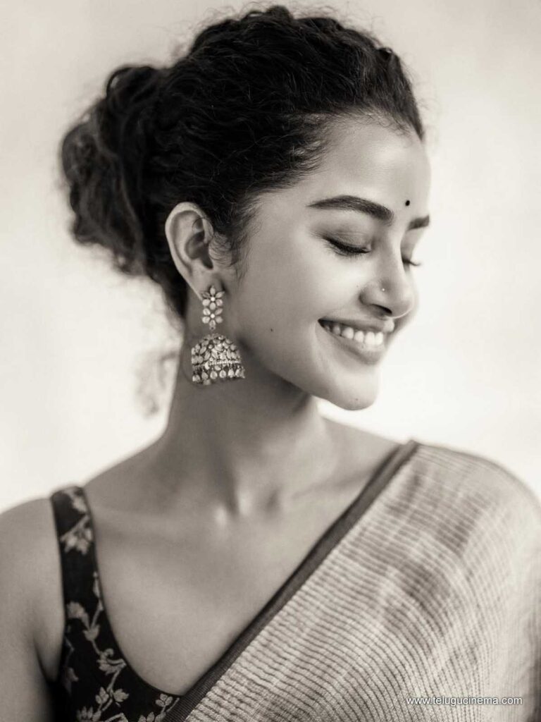 anupama stills 111225 09
