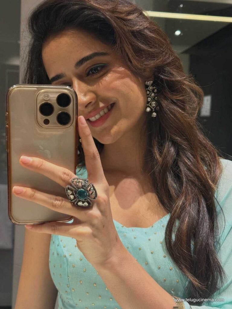 ashika stills 181225 01