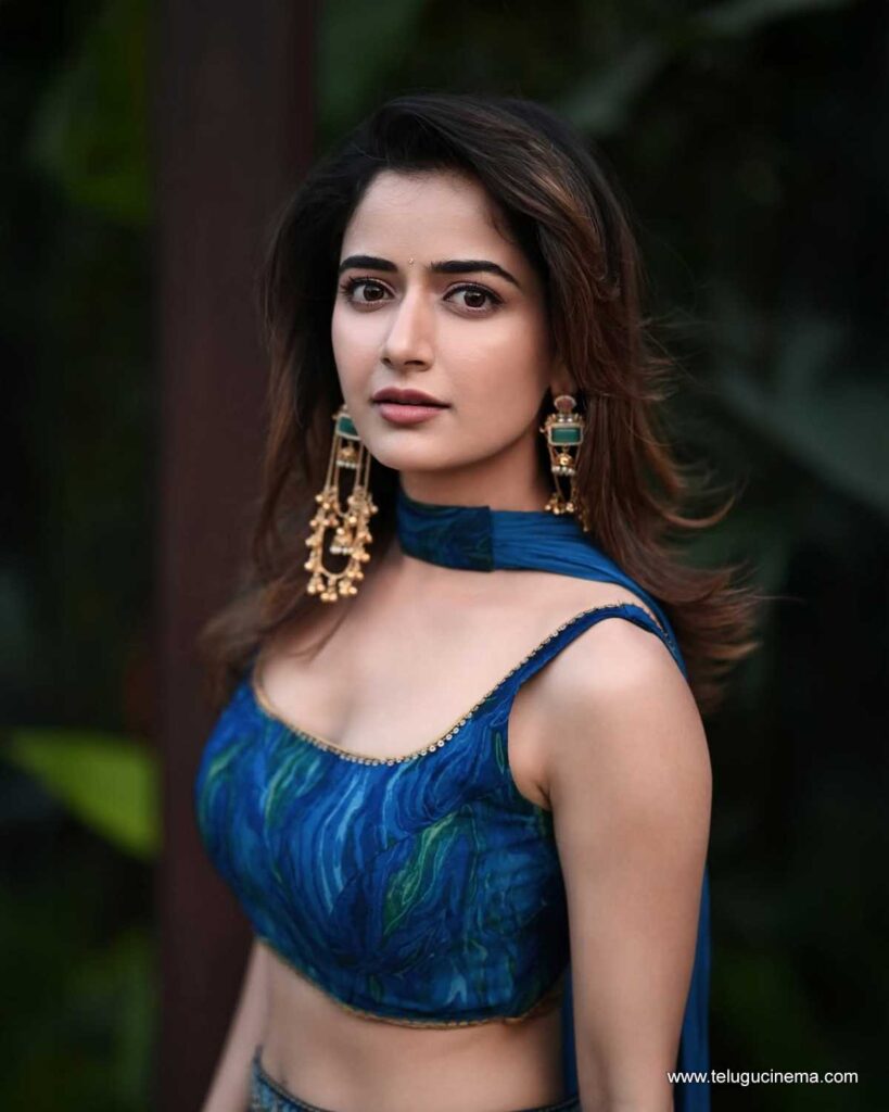 ashika stills 231225 01