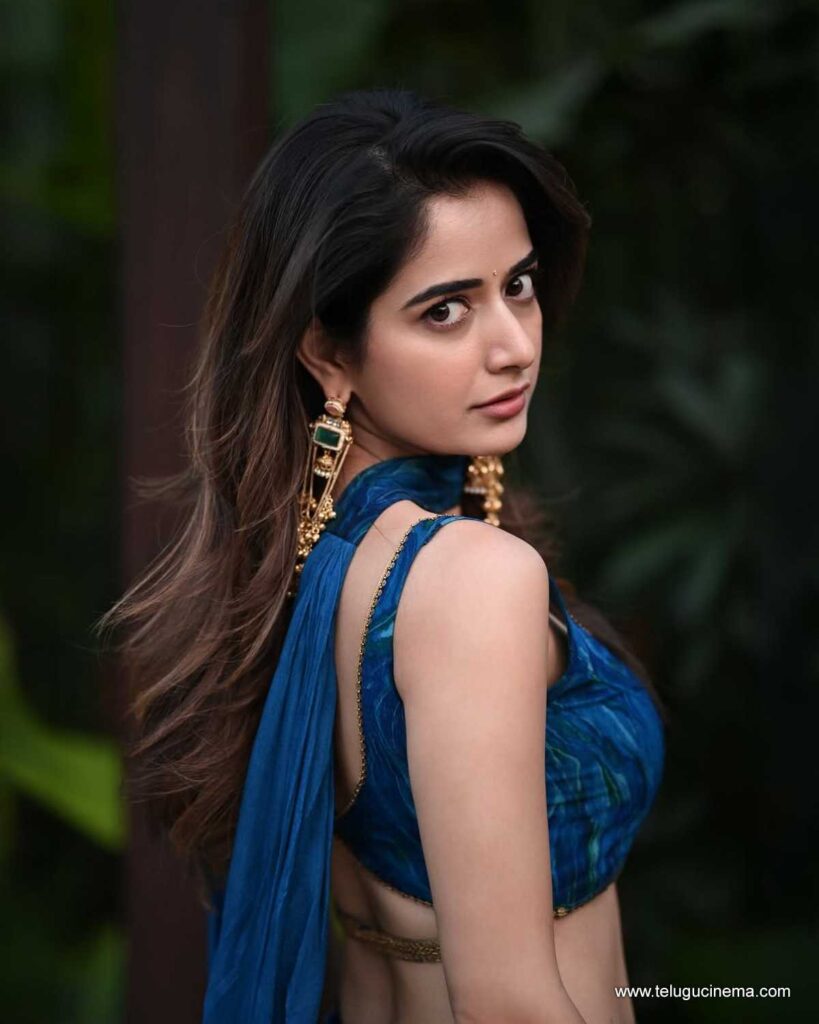 ashika stills 231225 02