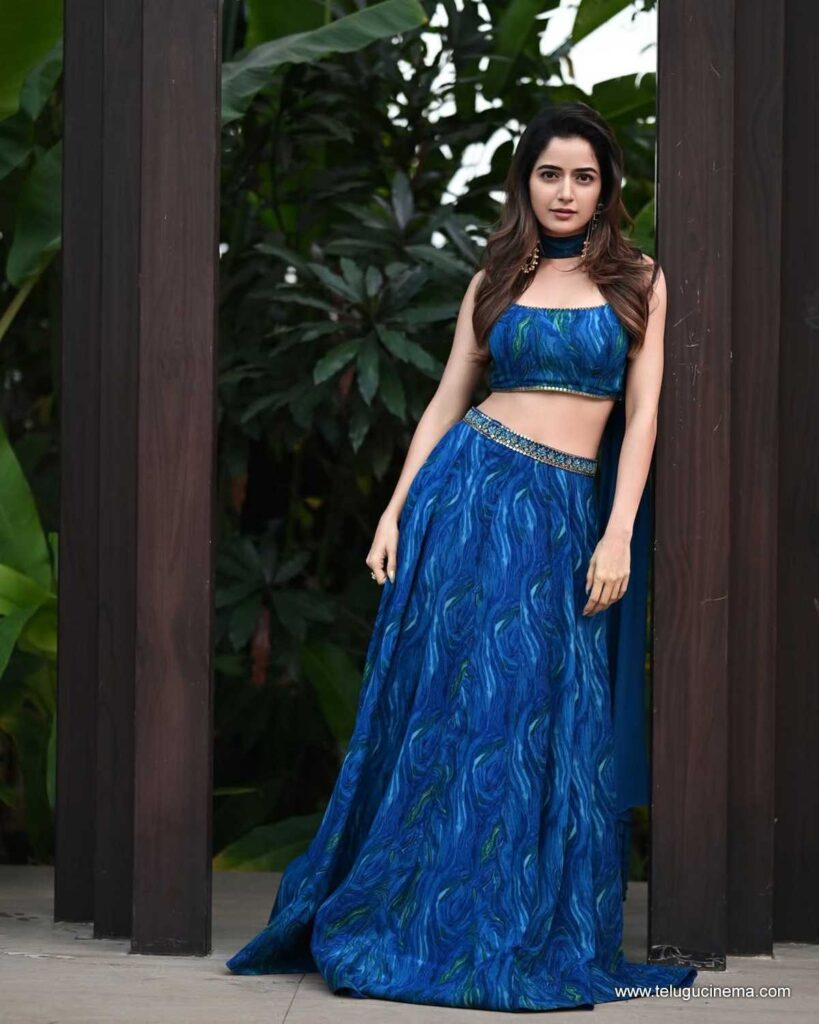 ashika stills 231225 07