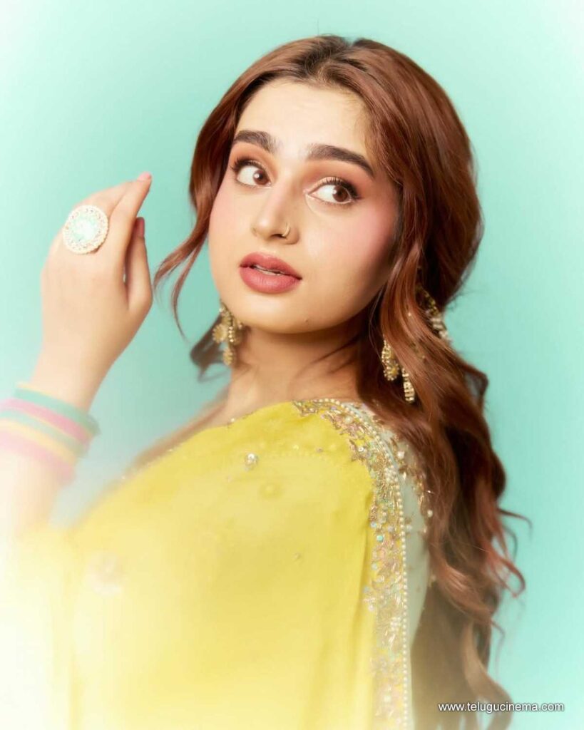 ayesha stills 031225 07