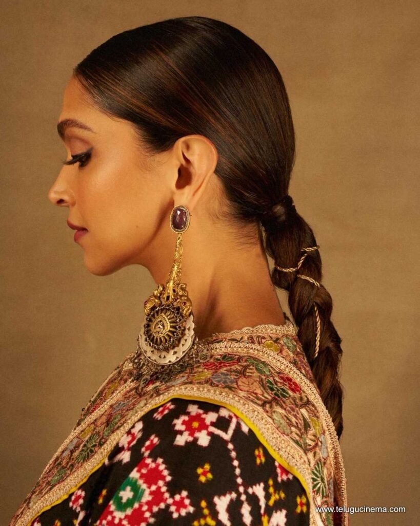 deepika stills 061225 04