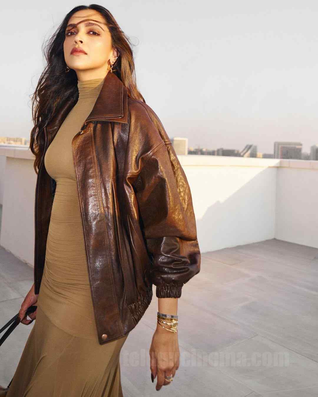 Deepika Padukone's Sunday Sashay 3 Deepika Padukone