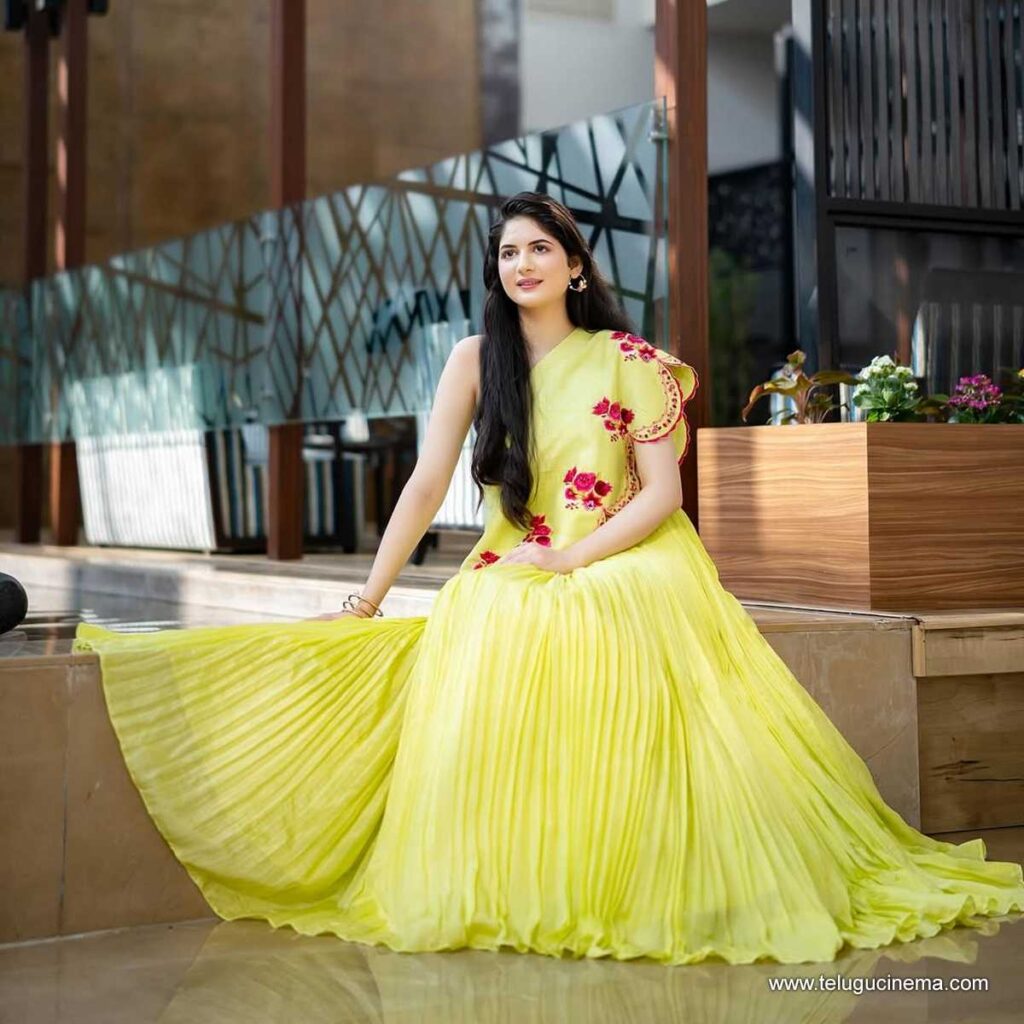 harshali stills 181225 04