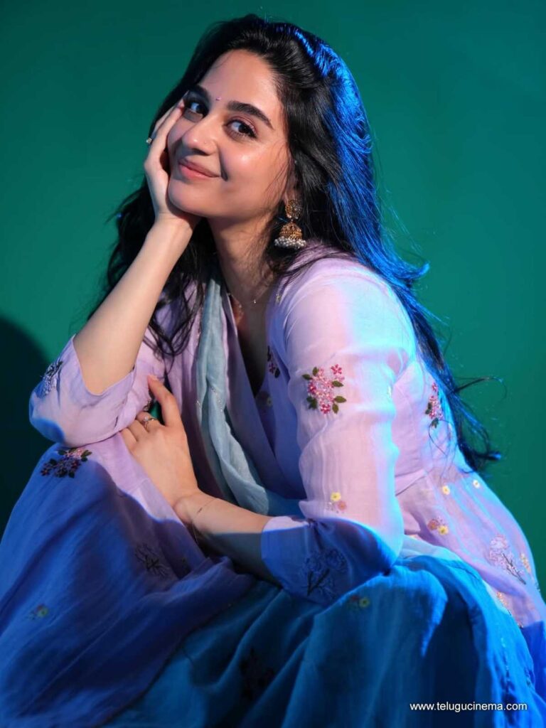 imanvi stills 111225 04